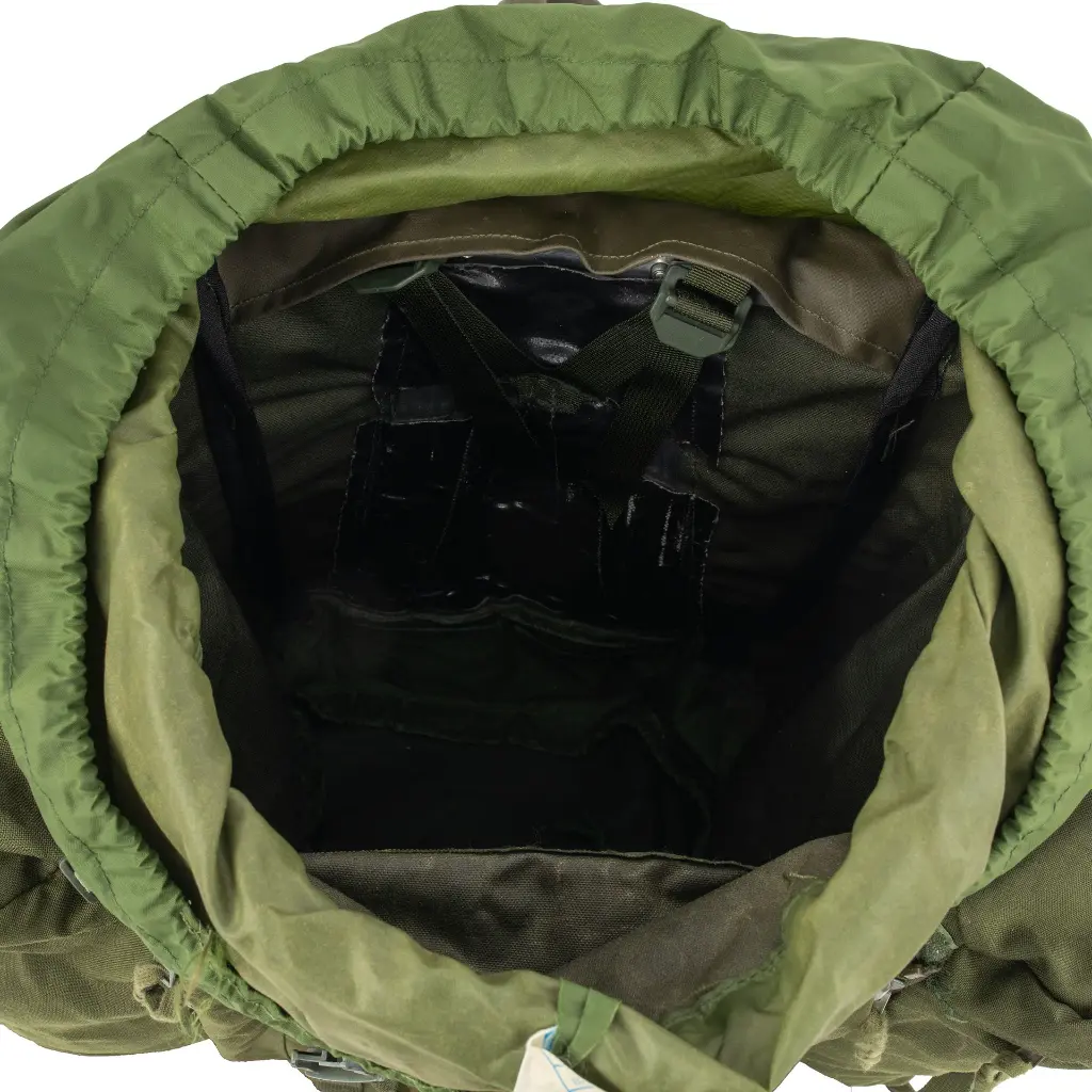 63608 Inside Empty Detail.webp