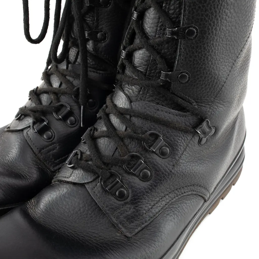 669 Gen 1 Lace Detail.webp