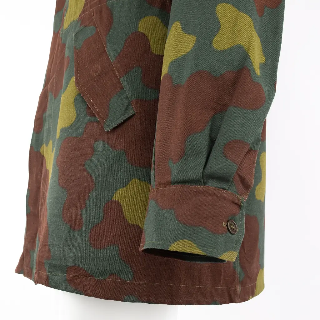 4816 Cuff Detail.webp