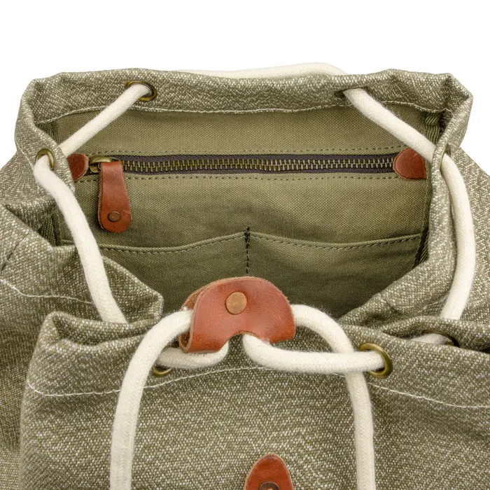 Salt_PepperBackpack_03.webp