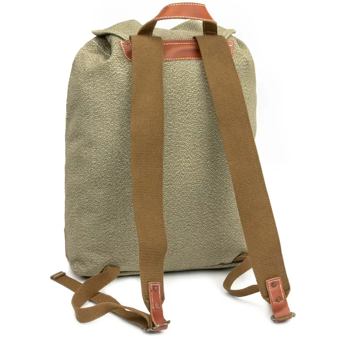 Salt_PepperBackpack_02.webp