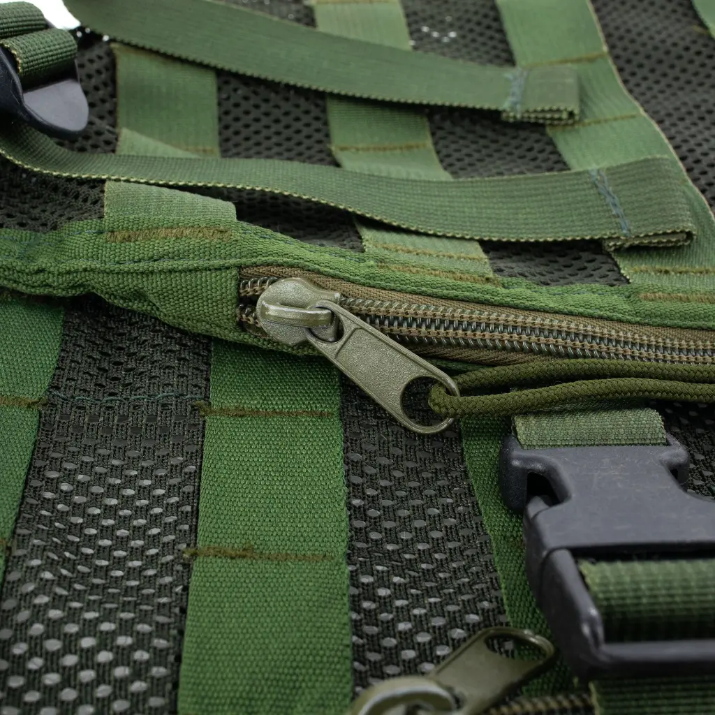 4847 Zipper Detail.webp