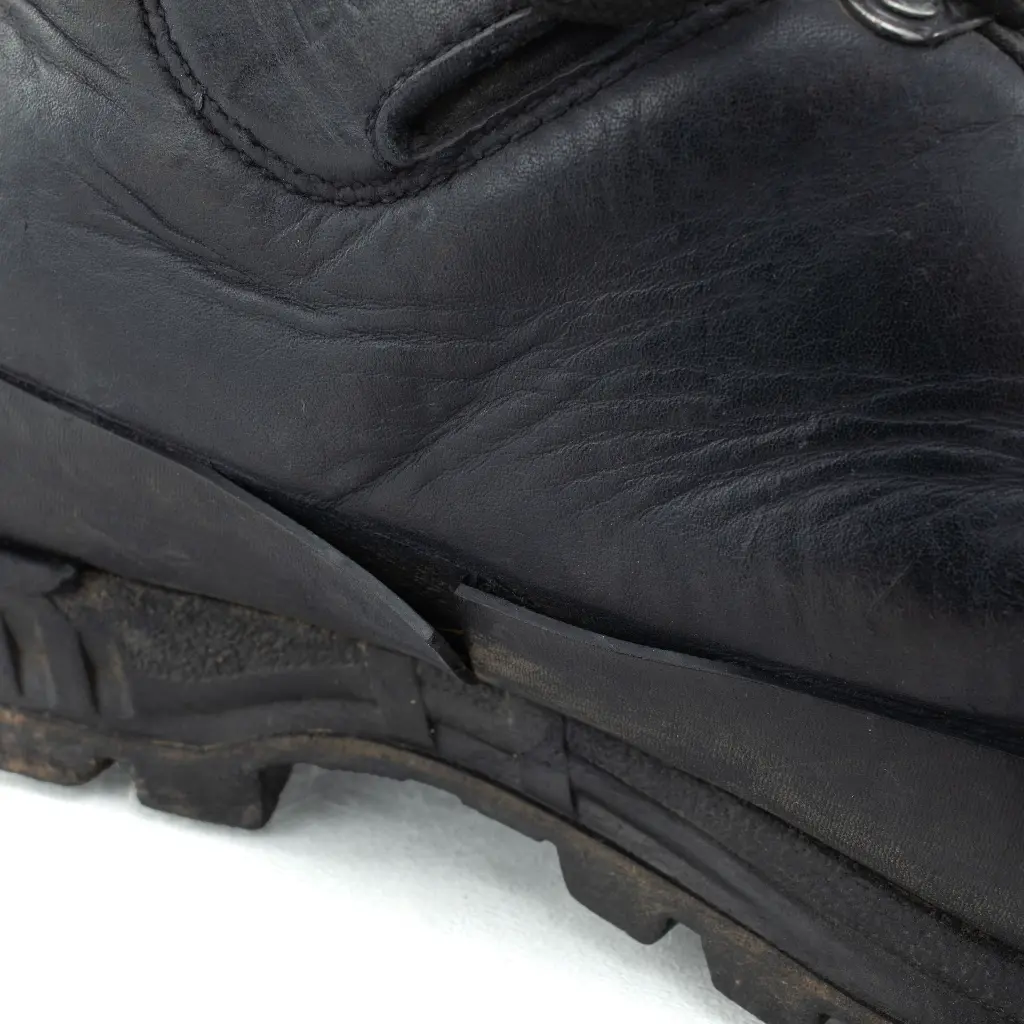 66910-2 Sole Damage Detail.webp