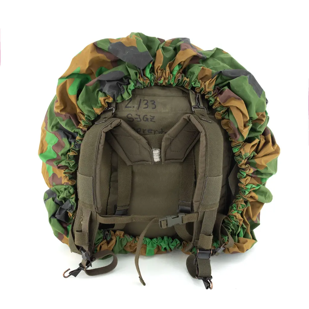 4575-Jungle On Bag Back.webp