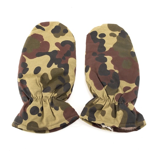 Romanian Mozaic camouflage trigger mittens, unissued