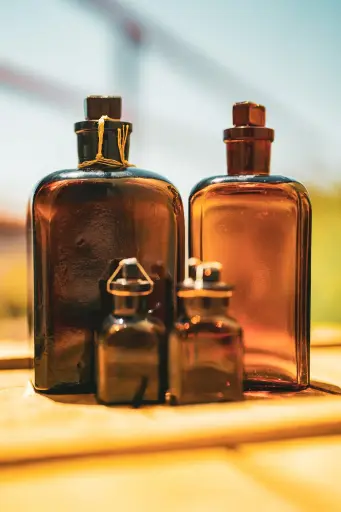 [62217] Czech Glass Square Bottle Set 4pc | Unissued